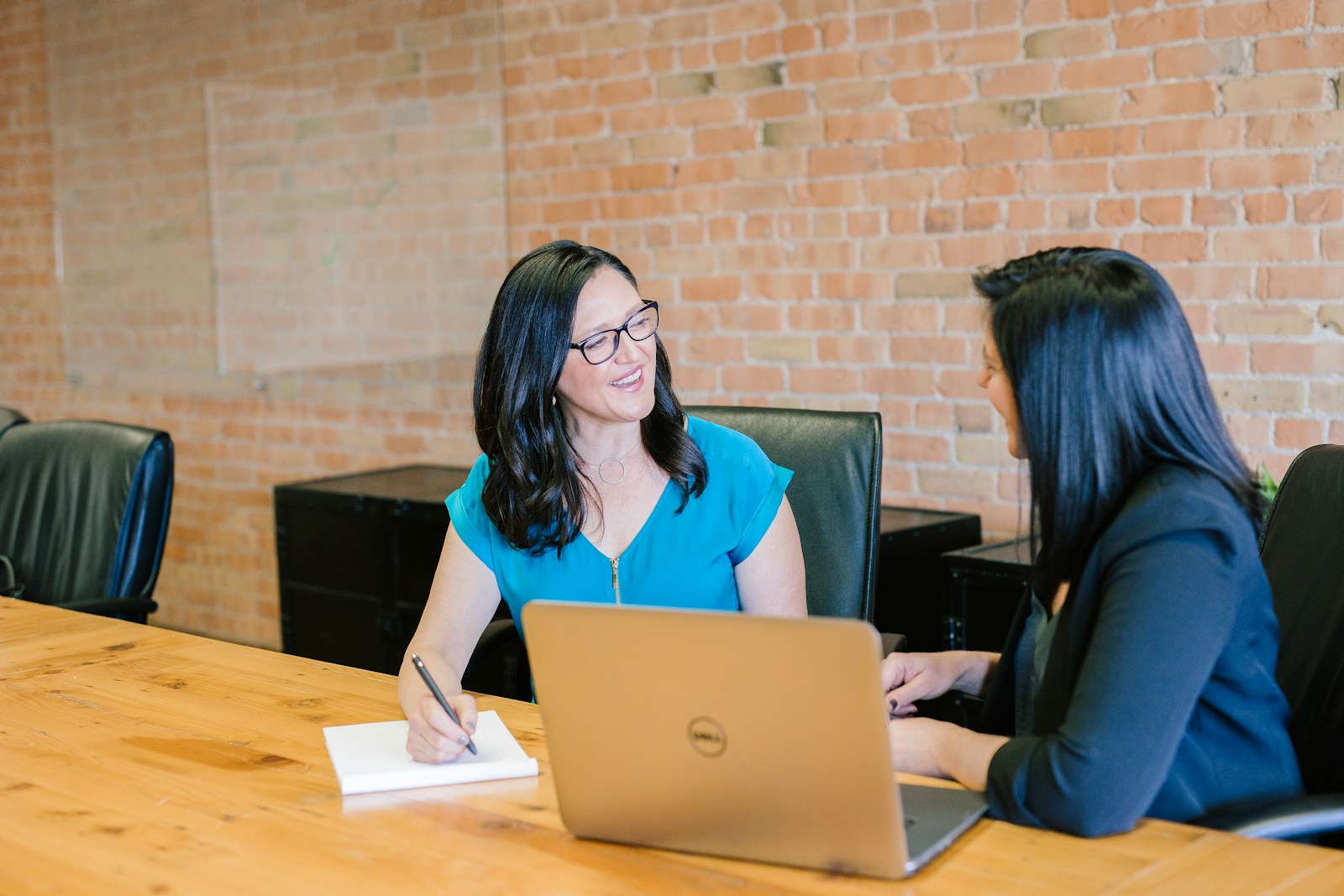 Two colleagues in a focused one-to-one discussion